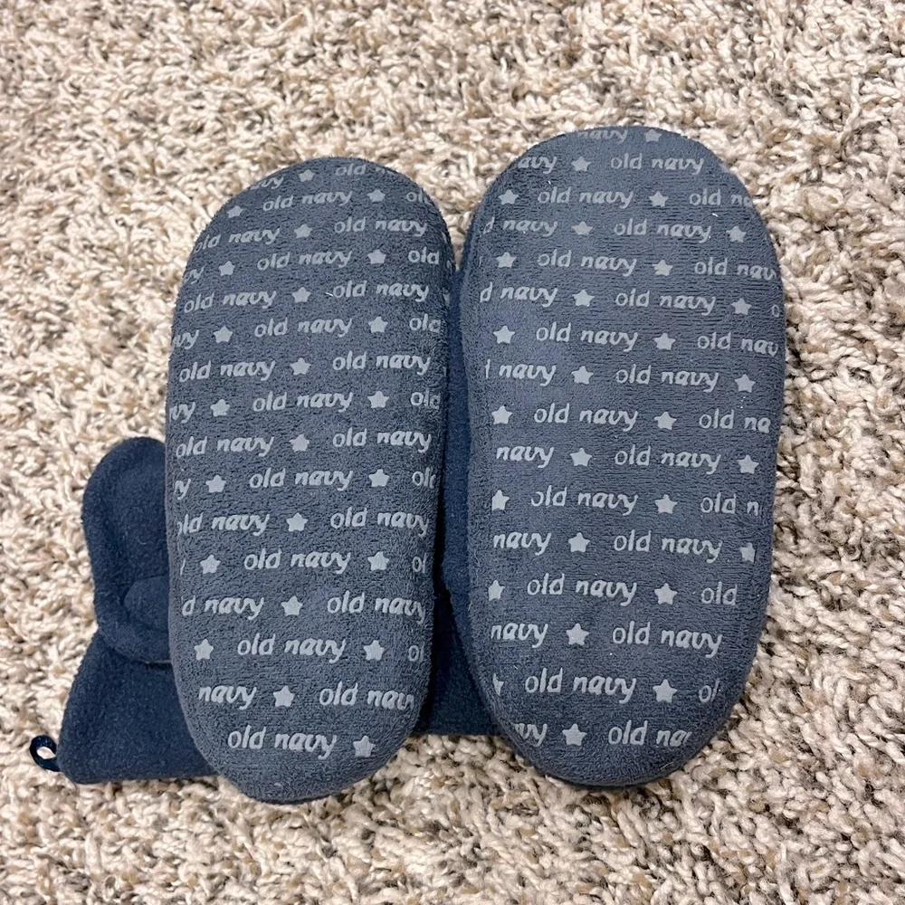 OLD NAVY slippers 🖤